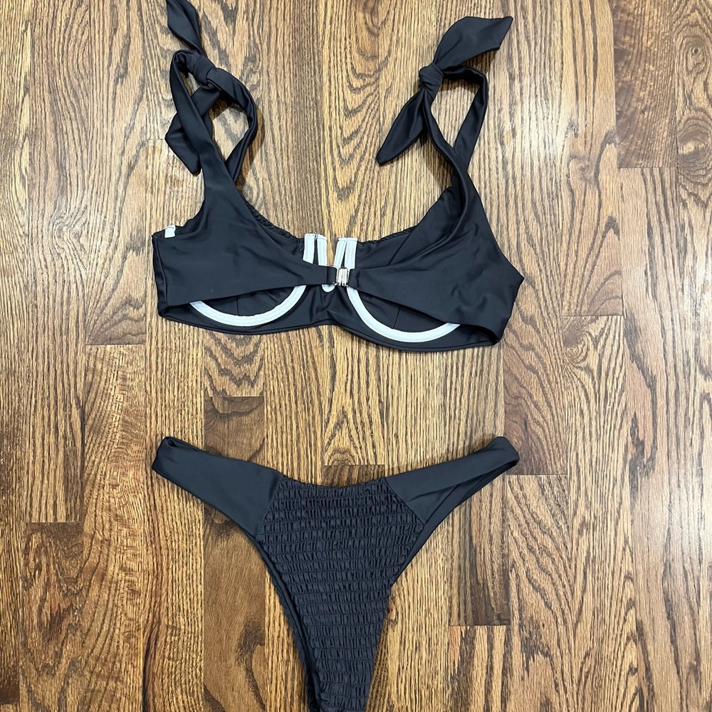 Bikini 👙 - Picture 2 of 2
